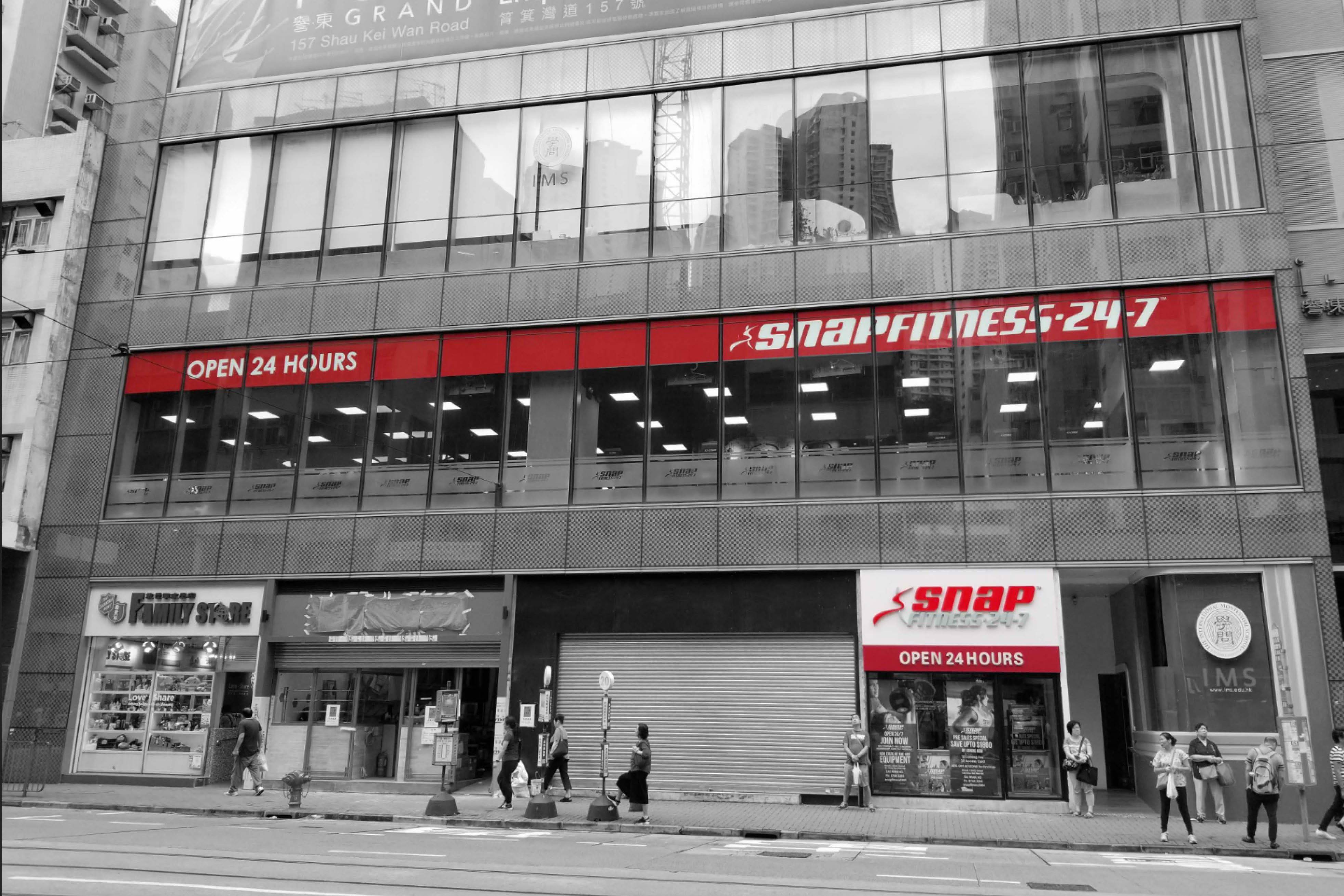 Snap Fitness gym, members smiling